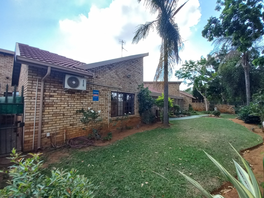 4 Bedroom Property for Sale in Safari Gardens North West